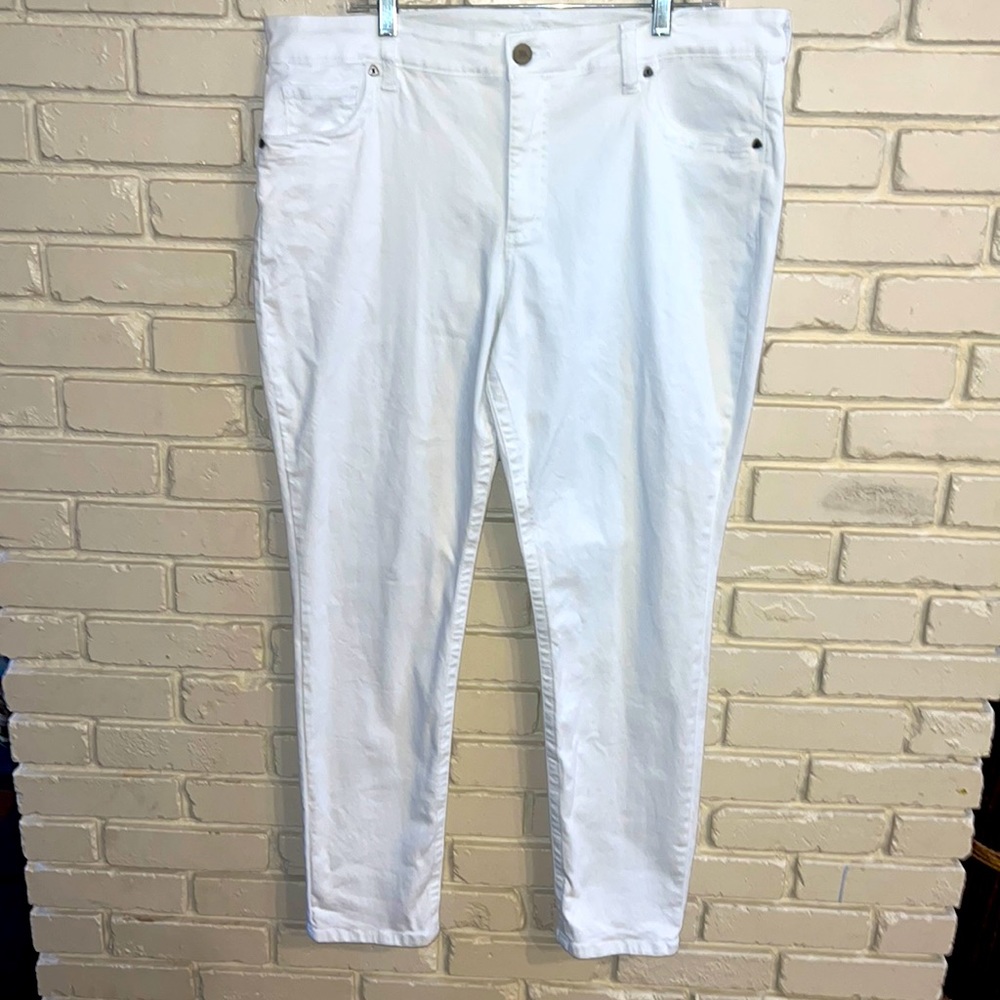 Kut from the Kluth White Fab Ab Straight Leg Jean Size 14W